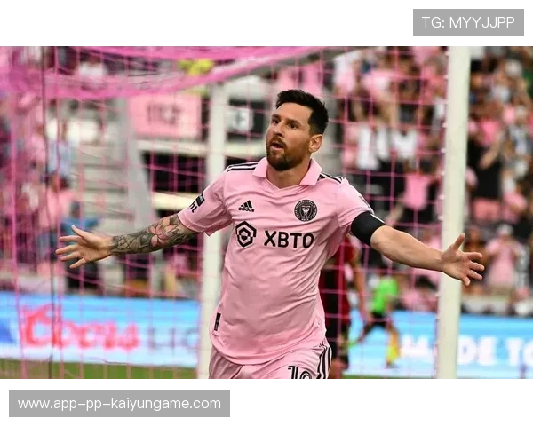 梅西背身护球回做，迈阿密国际二次进攻，梅西背面