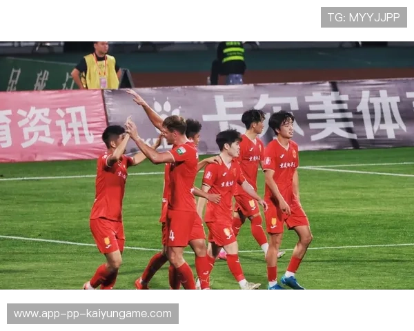 重庆铜梁龙迪马塔反击带球推进，连过两人后横传